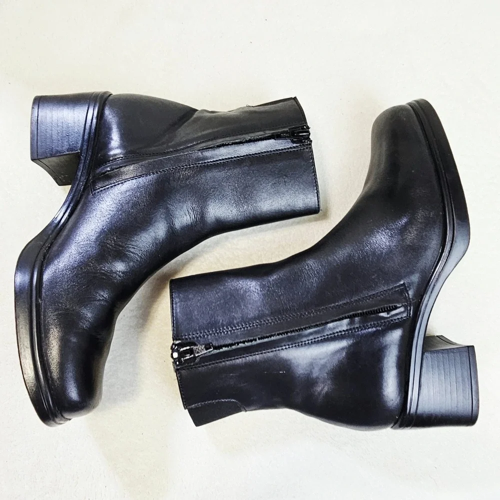 Walking Co Black Leather Square Toe Block Heel Ankle Boot 6.5 90s Y2K Minimalist